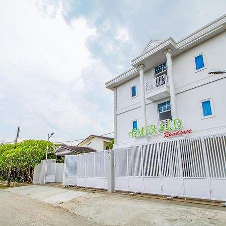 Emerald Residence Medan Bagian luar foto