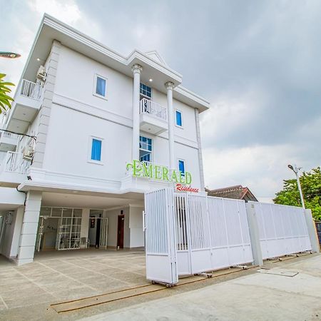 Emerald Residence Medan Bagian luar foto