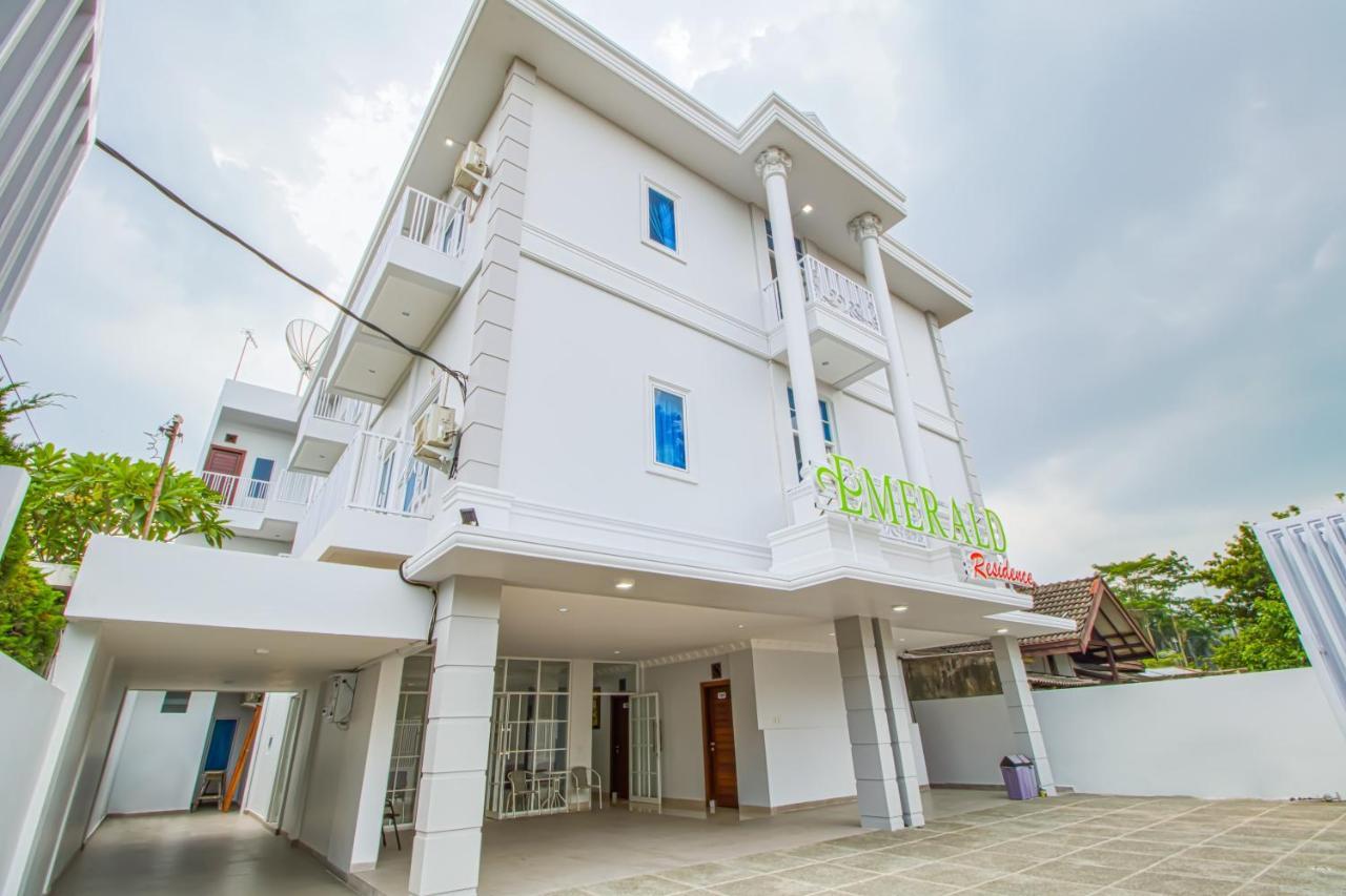 Emerald Residence Medan Bagian luar foto